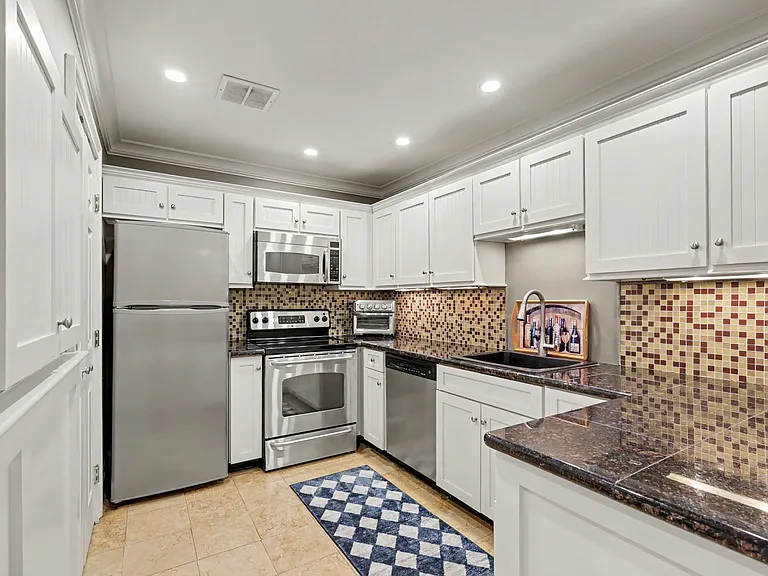 2289 Bedford St #D7 — Photo 6