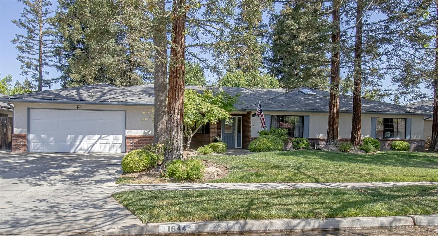 1644 E Fallbrook Ave photo 1