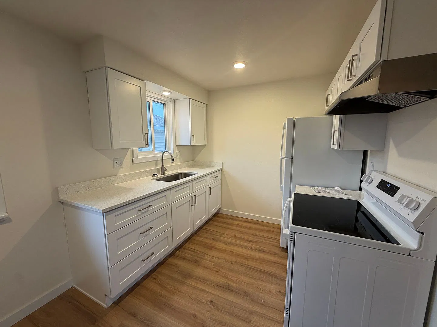 2933 E Decatur Ave — Photo 4