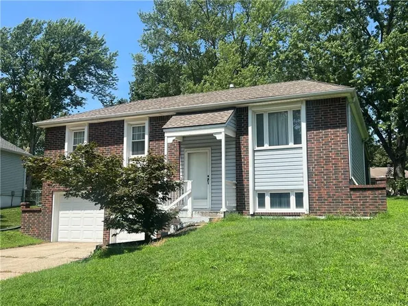 809 NW Camelot Pl, Blue Springs, MO 64015