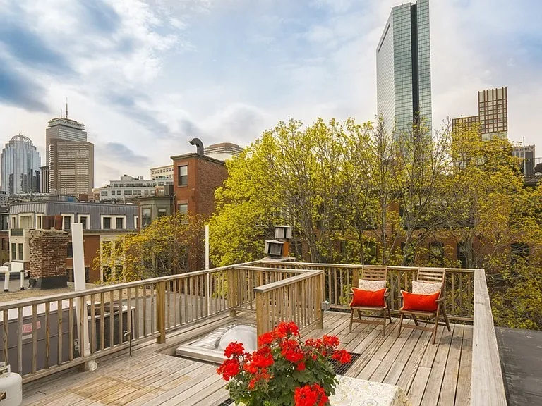 24 Lawrence St #2 — Photo 1