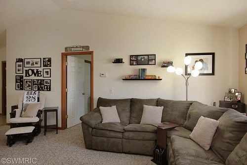 4th image of 2919 Harmony Ct SW