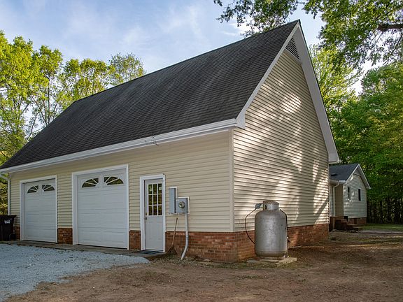 3rd image of 230 Hillsborough Rd