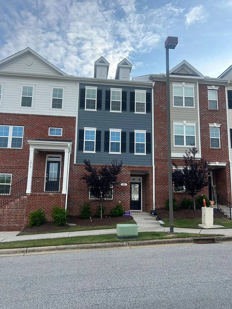 Must See !! 3bd 3.5ba — Photo 2