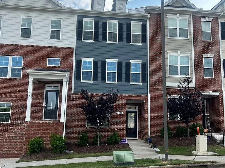1010 Gateway Commons Cir — Photo 2