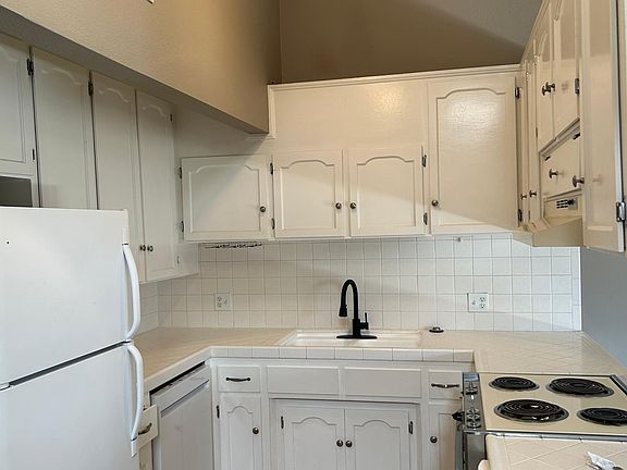 2nd image of 5617 N Palm Ave APT B
