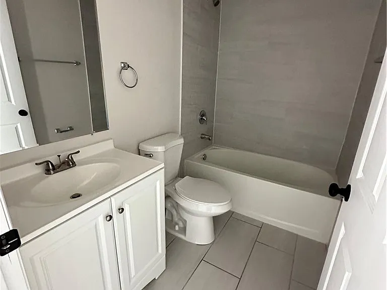 1027 Andalusia Blvd — Photo 11