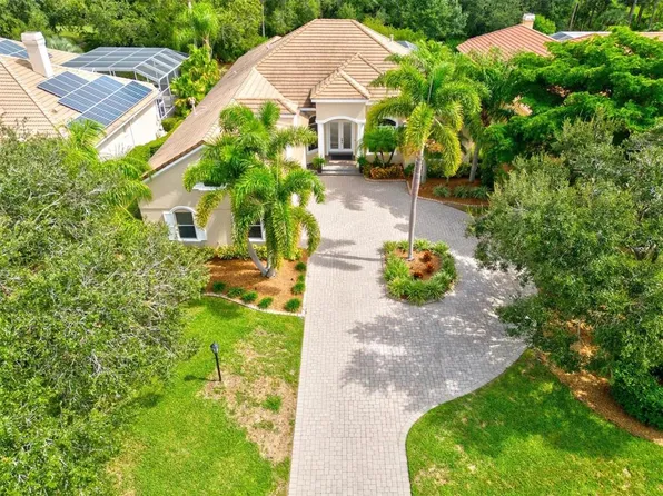 8315 Grosvenor Ct, University Park, FL 34201