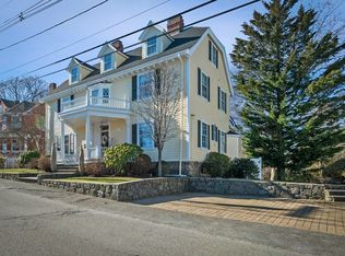 11 Gregory St, Marblehead, MA 01945