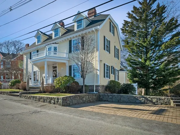 11 Gregory St, Marblehead, MA 01945