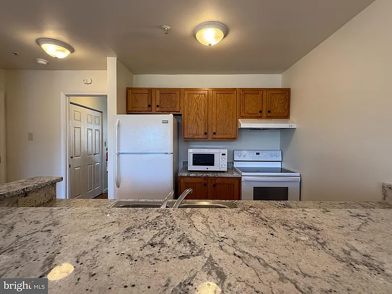 358 Main St #5 — Photo 6