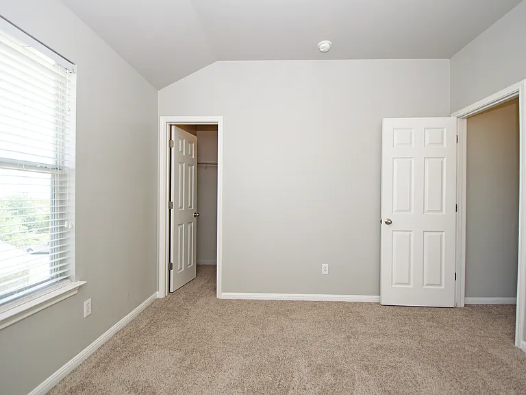6800 Cromarty Ln — Photo 32