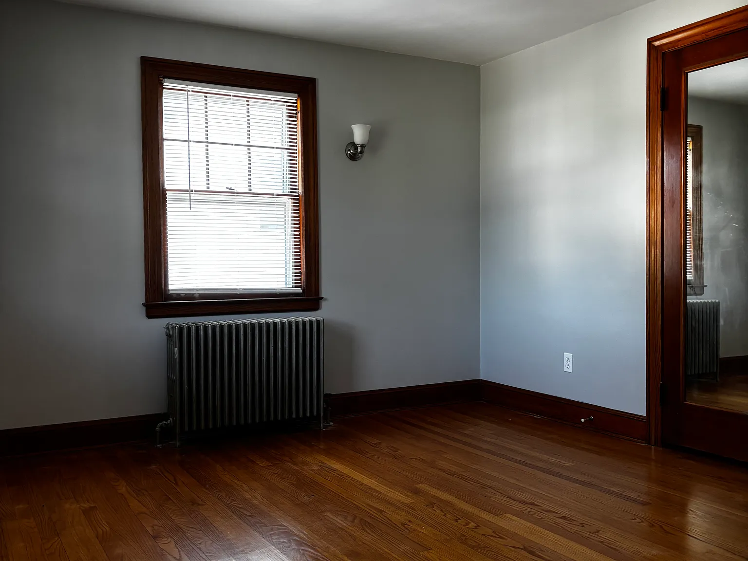3 bed, 1200 sqft, $2,300 — Photo 3