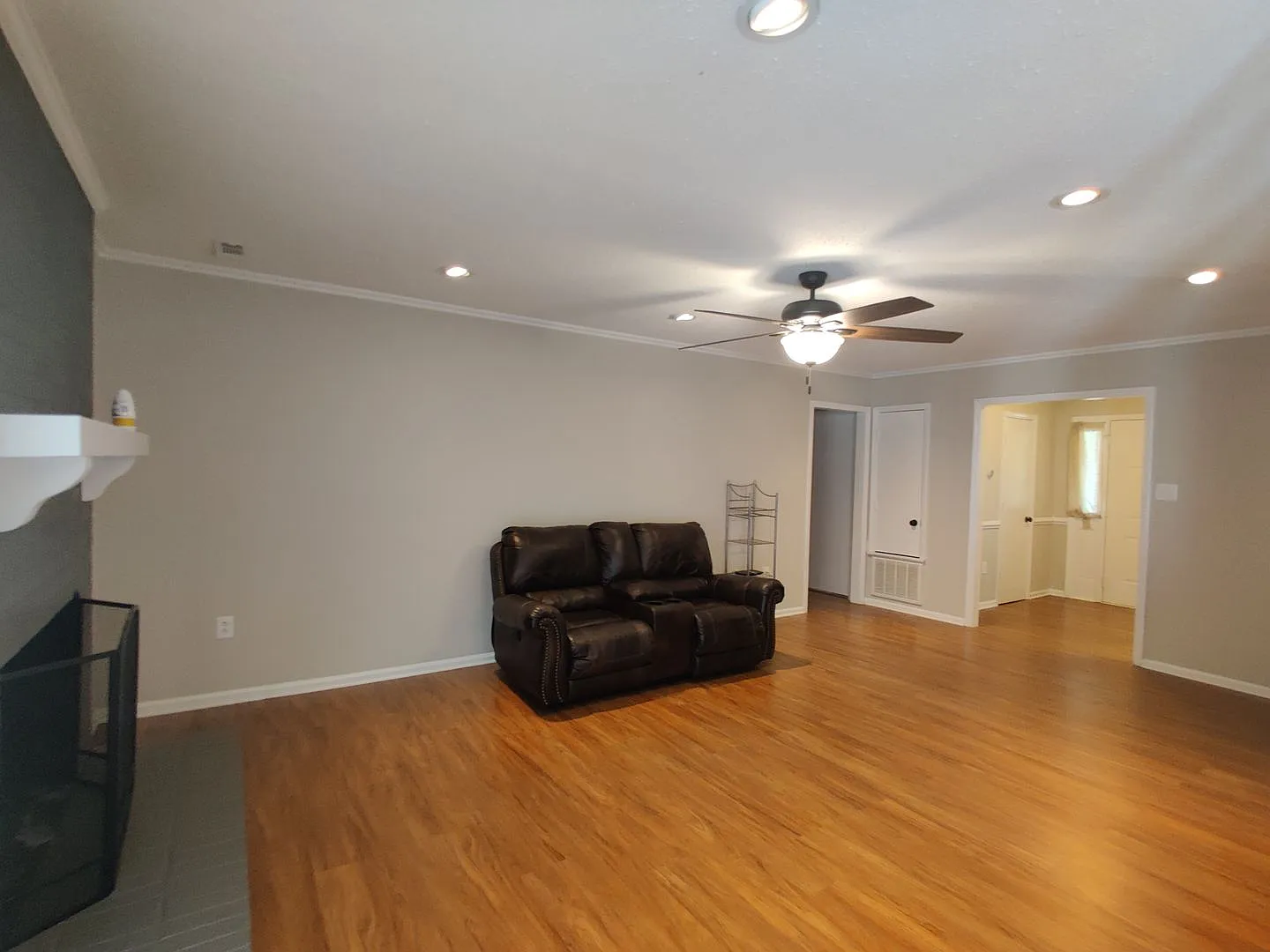 3 Bedroom Home in Chestnut Lake — Photo 4