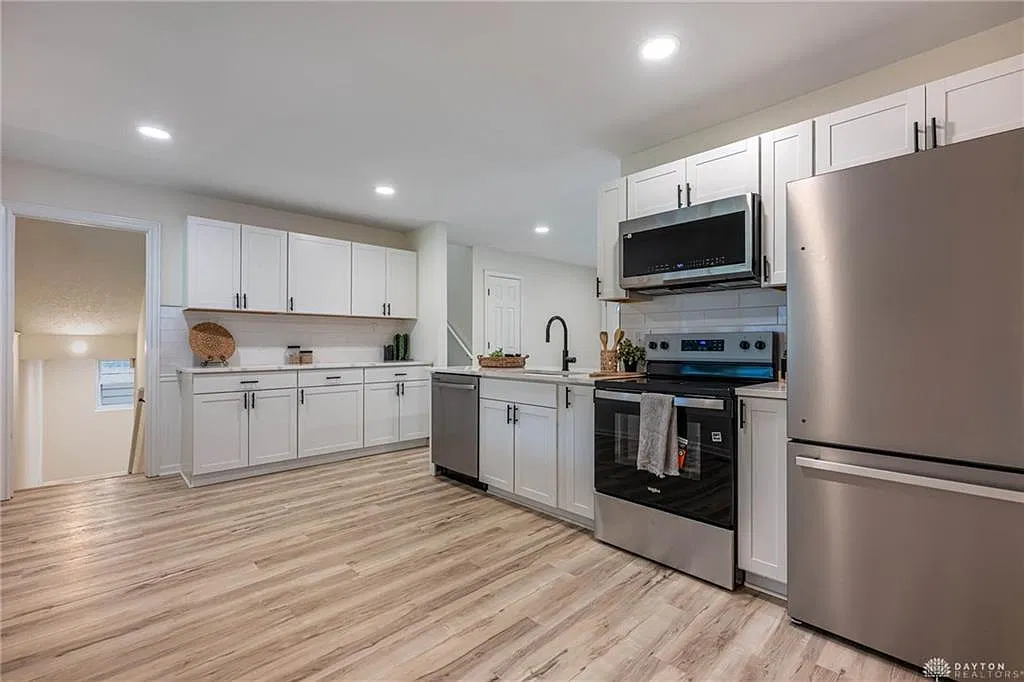 3 bed, 1.5 bath, 1753 sqft, $2,100 — Photo 2