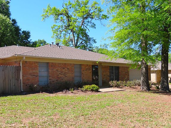3rd image of 402 Muller Garden Rd