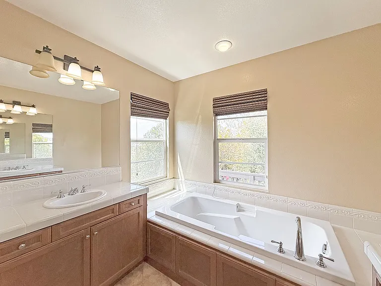 8404 Katherine Claire Ln — Photo 17