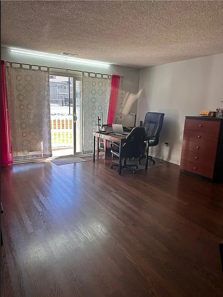 2 bed, 1050 sqft, $2,450 — Photo 3