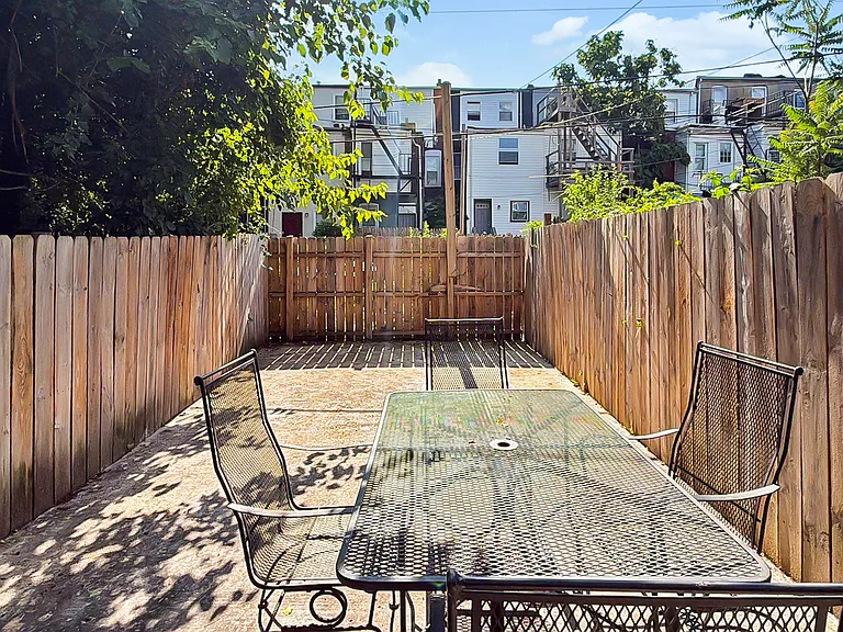 2428 Brentwood Ave — Photo 21
