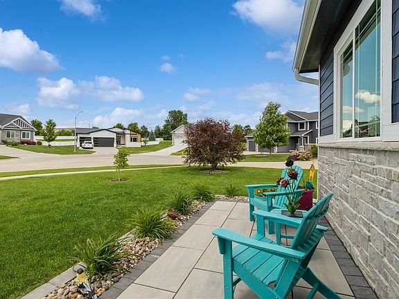 3rd image of 8844 Scarlet Dr