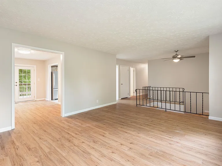 1908 Plumb Creek Cir — Photo 2