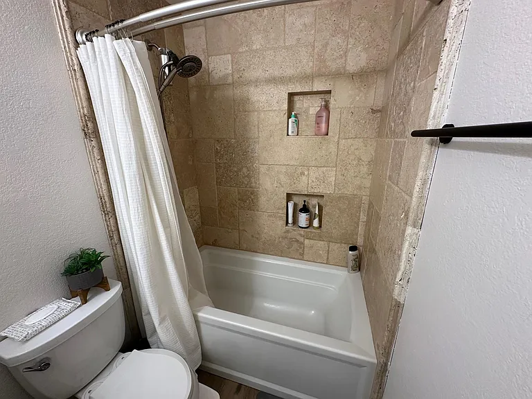 402 E Sack Dr — Photo 35
