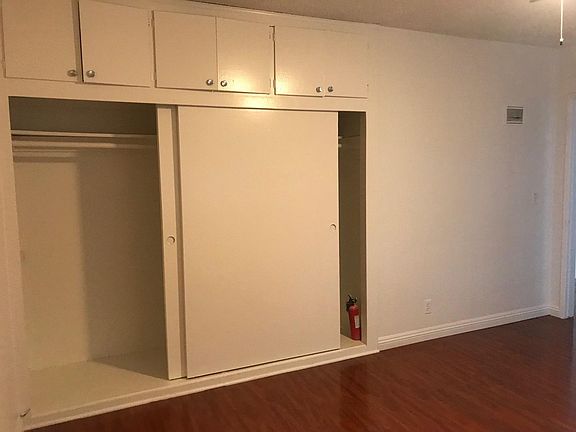 5th image of 327 E Del Mar Blvd APT 8