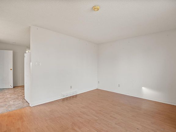 4th image of 271 Overdown Dr