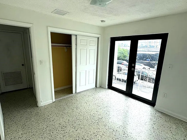 430 NW 9th Ave #3 — Photo 11