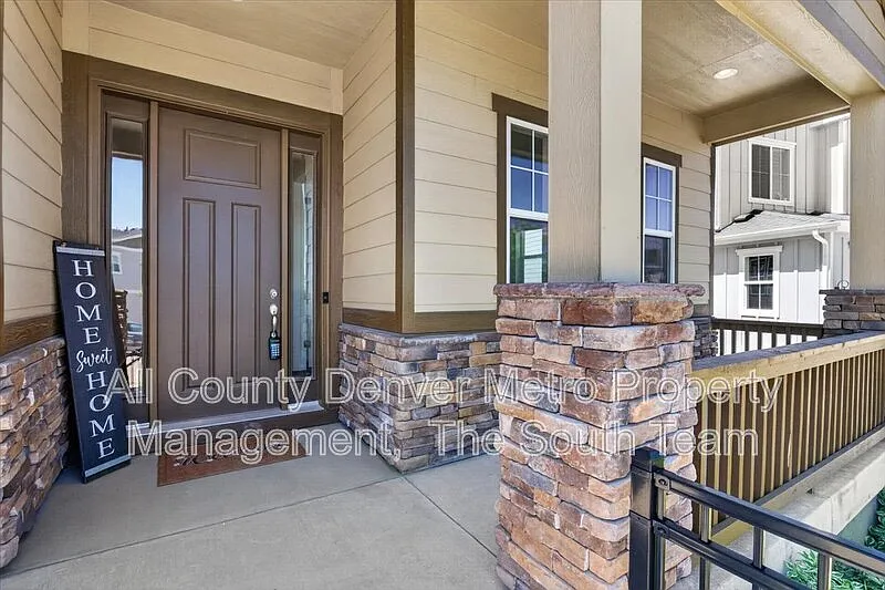5 bed, 3.5 bath, 4640 sqft, $3,995 — Photo 4