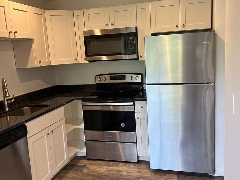 390 E 2700 S — Photo 18