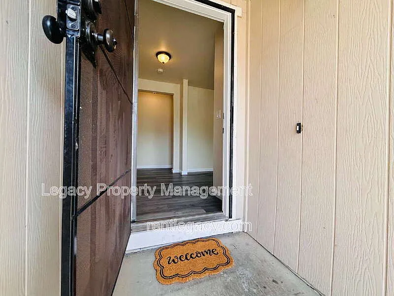 4 bed, 2.0 bath, 1440 sqft, $2,895 — Photo 3