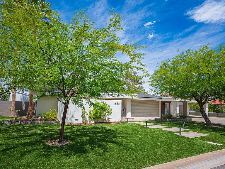 330 E Country Club Dr — Photo 3