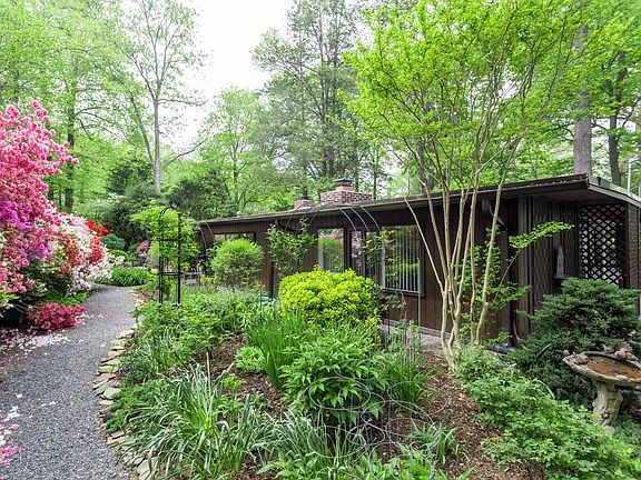 5th image of 7521 Walton Ln
