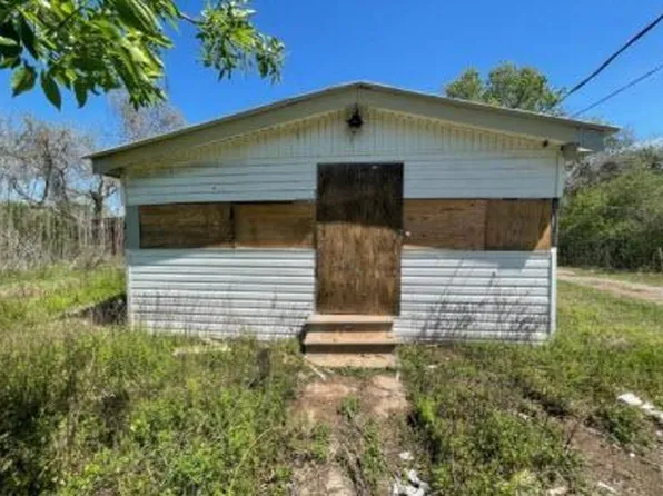 796 County Road 705, West Columbia, TX 77486
