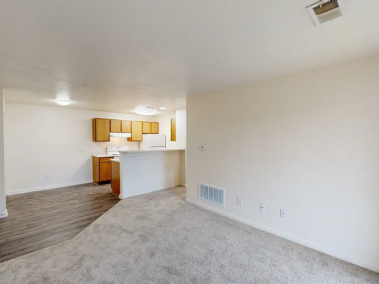 Lyons Gate Apartments — Photo 27