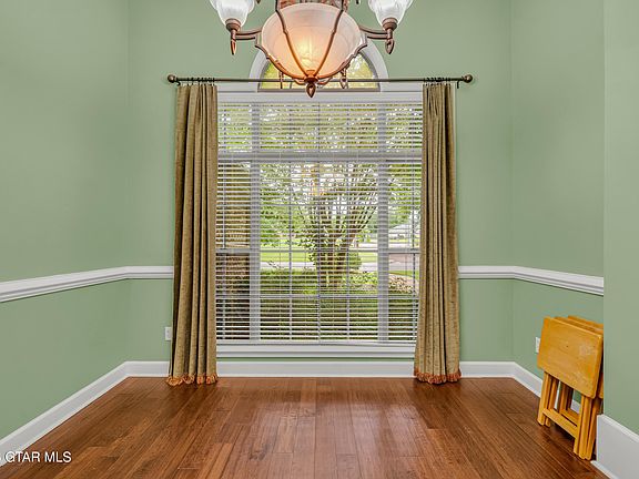 4th image of 109 Canna Ave