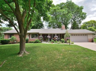 W142N8254 Merrimac Dr, Menomonee Falls, WI 53051
