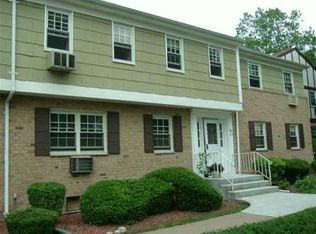 206 Parkside Dr, Suffern, NY 10901