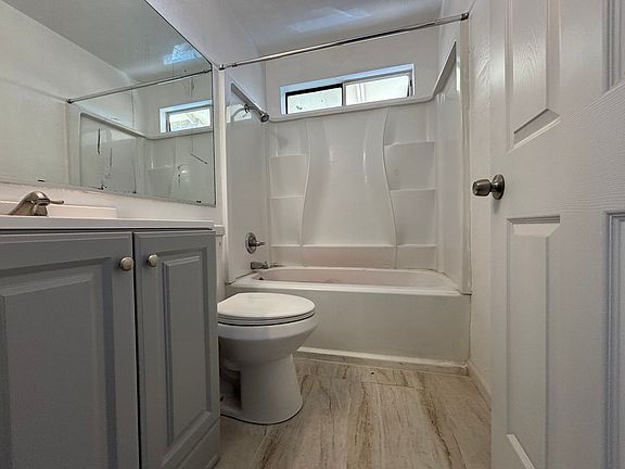 4th image of 816 E Avenue J12
