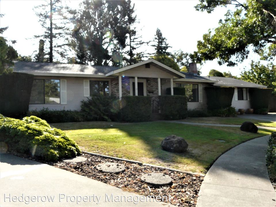 1st image of 2534 Oakwood Ct
