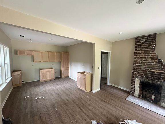 3rd image of 468 N Church St