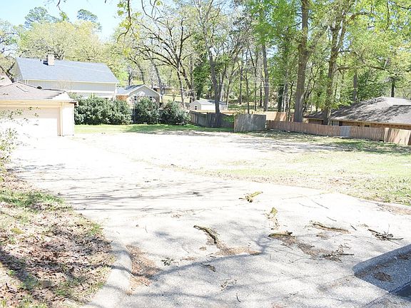 3rd image of 1811 Heather St