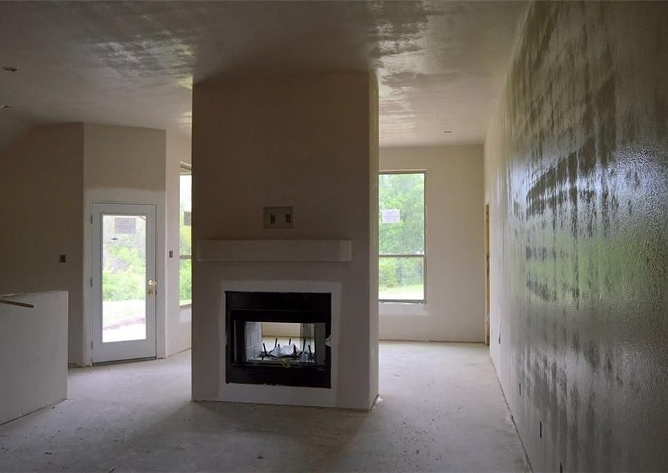 2nd image of 434 Willow Creek Dr