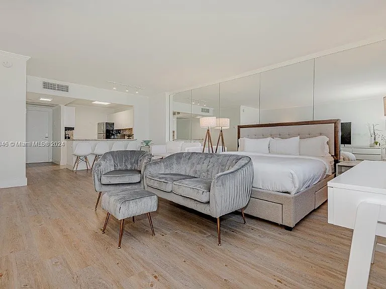 2301 Collins Ave #842 — Photo 9