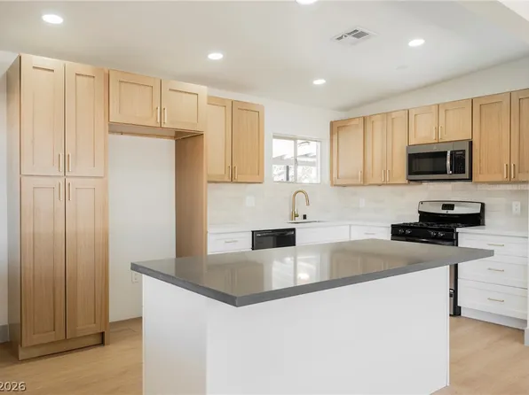 1124 Nassau Dr, Las Vegas, NV 89108