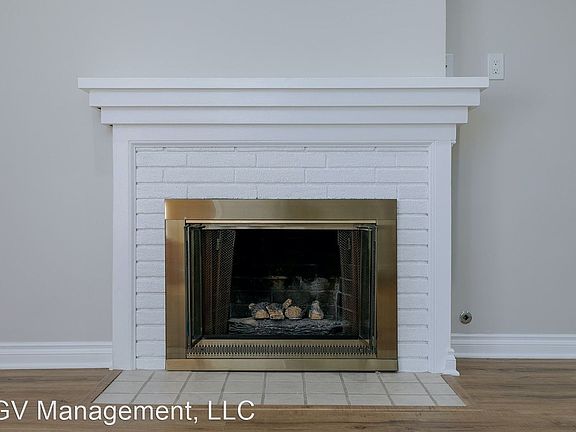 5th image of 1001 W Huntington Dr APT J