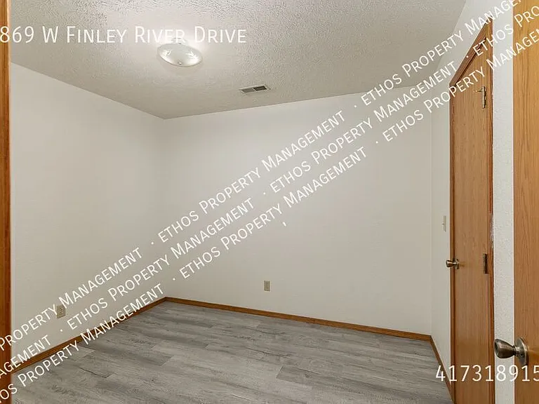 1869 W Finley River Dr — Photo 18