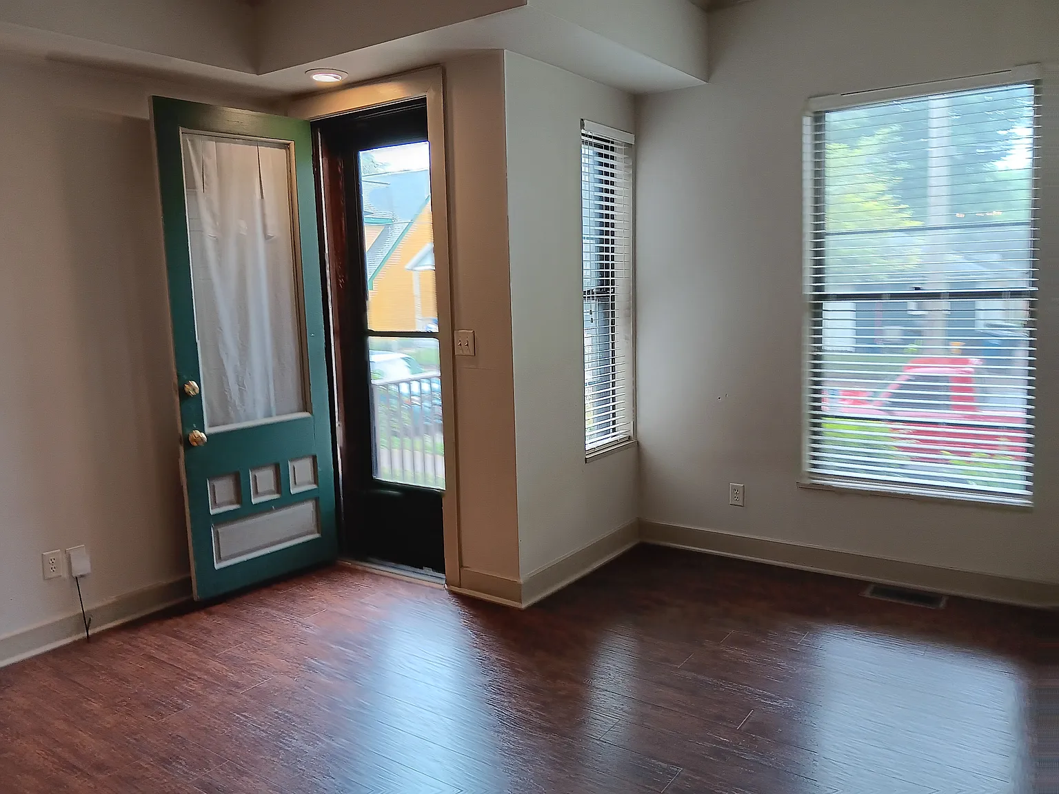3 bed, 2400 sqft, $2,000 — Photo 3