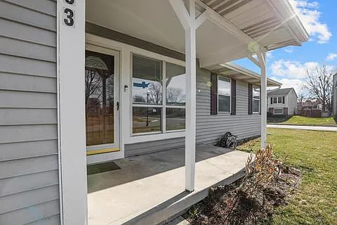 covered front porch - 2683 Moonlight Ln